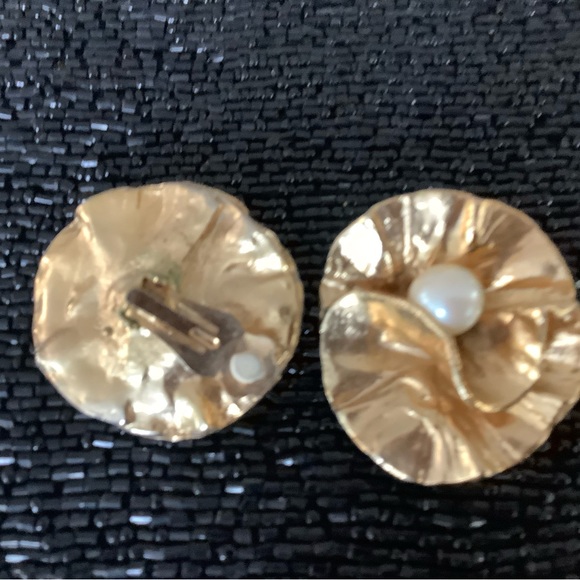 Vintage Designer Costume Pearl & Gold Clip-on Earrings and Bracelet Set - Picture 3 of 4
